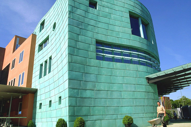 © APA/dpa/Tom Maelsa Österreichische Botschaft, Berlin (Deutschland)
