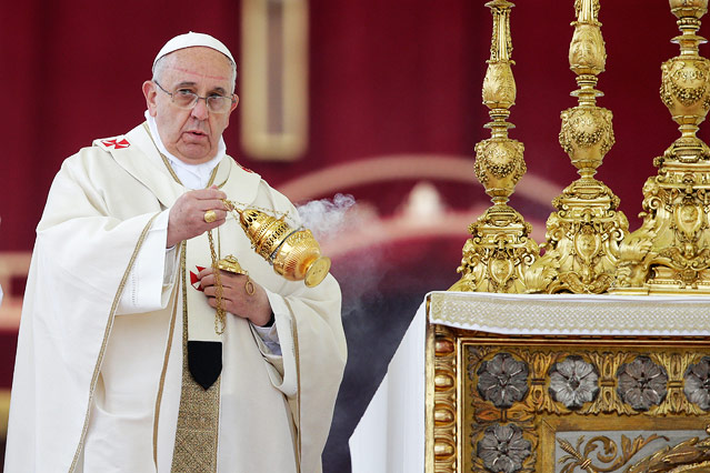 © Reuters/Max Rossi Papst Franziskus mit Weihrauch