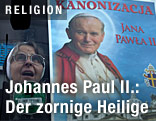 Frau neben Plakat mit Papst Johannes Paul II