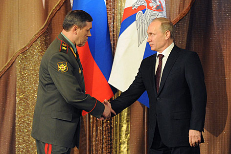 Waleri Gerassimow und Wladimir Putin