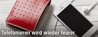 Smartphone und Brieftasche