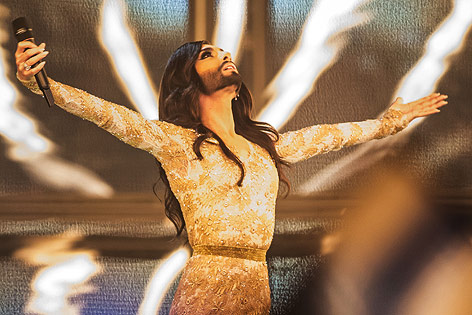 © ORF/Milenko Badzic Conchita Wurst mit dem Song "Rise Like a Phoenix"
