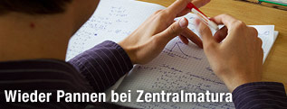 Schüler mit Mathematikheft