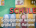 Bemalte Schulfassade