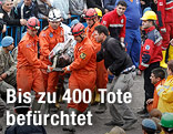 Minenarbeiter und Rettungskräfte