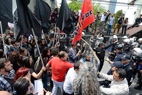 © APA/EPA/Erdem Sahin Demonstranten in Instanbul