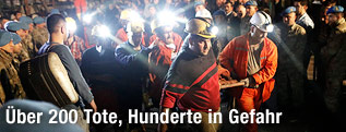 Minenarbeiter und Rettungskr&auml;fte