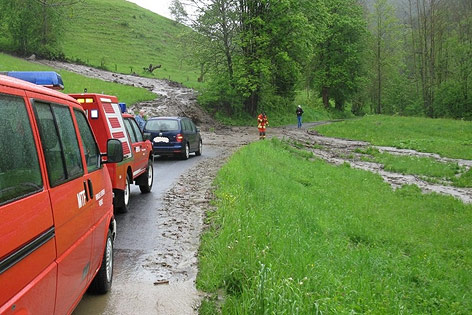 Feuerwehr bei Aufräumarbeiten