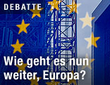 Baustelle hinter einer EU-Fahne