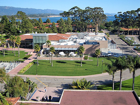 © Carl Jantzen unter cc by-sa Campus der Universtiy of California in Santa Barbara