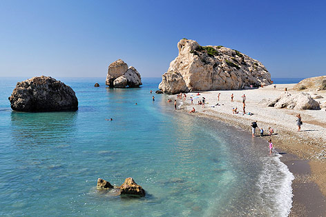 © Fotolia/pixtour Strand auf Zypern