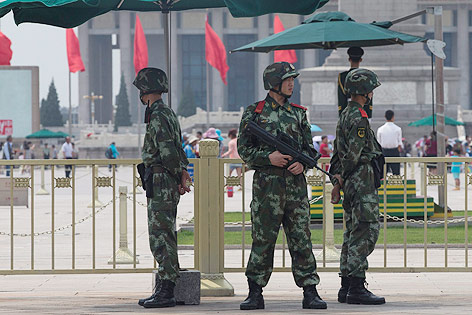© APA/EPA/Rolex dela Pena Soldaten vor dem Tiananmen-Platz