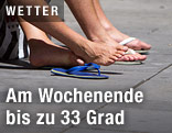 Füße in Flipflops