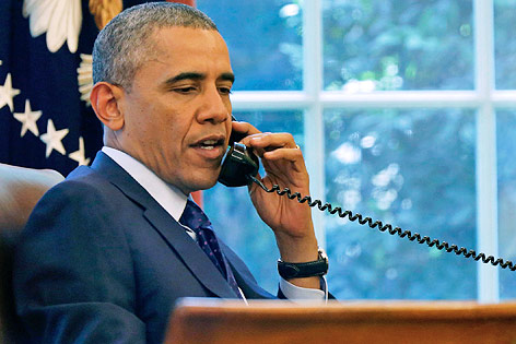 © Reuters/Larry Downing US-Präsident Barack Obama telefoniert