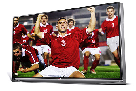 © LG HD-Fernseher von LG mit jubelndem Fußballer am Bildschirm