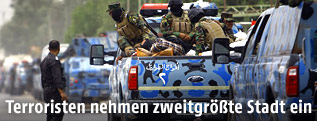 Soldaten auf dem Weg nach Mossul