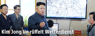 Der nordkoreanischer Diktator Kim Jong Un gibt den Metereologen Anweisungen