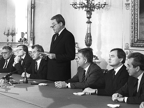 © picturedesk.com/Kurt Keinrath Franz Vranitzky bei einer Sondersitzung des Ministerrates 1989