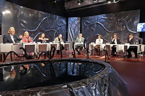 © APA/Gert Eggenberger Die Jury bestehend aus Hubert Winkels, Meike Feßmann, Hildegard E. Keller, Burkhard Spinnen, Moderator Christian Ankowitsch, Daniela Strigl, Juri Steiner und Arno Dusini