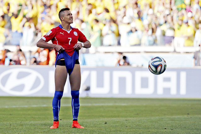 © APA/EPA/Jorge Zapata Sanchez (Chile) trauert nach einem vergebenen Elfmeter