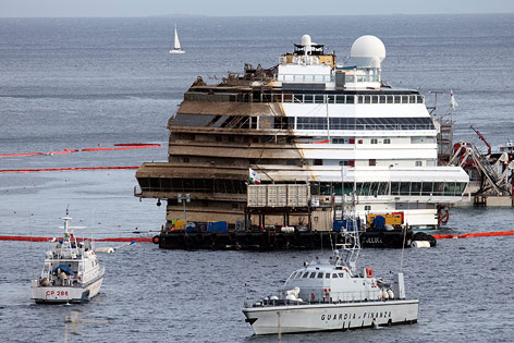 © AP/Andrew Medichini Costa Concordia nach der Aufrichtung