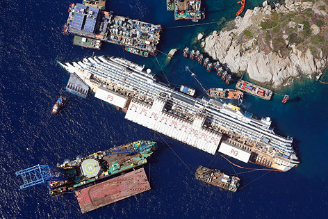 © Reuters/Alessandro Bianchi Costa Concordia vor der Aufrichtung