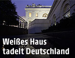 Weißes Haus bei Nacht