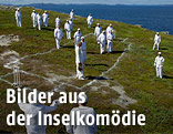Inselbewohner versuchen sich im Cricketspiel