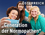 Junge Menschen fotografieren sich
