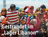 Flüchtlinge auf der Ladefläche eines Kleinlasters