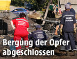 Ukrainische Rettungskr&auml;fte an der Absturzstelle von MH17