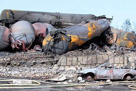 © picturedesk.com/EPA/Sq Ausgebrannte Tankwaggons