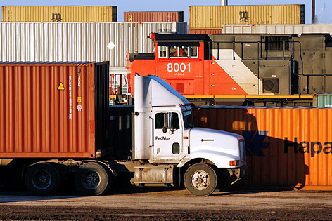 © Reuters/JP Moczulski Intermodal-Terminal mit Containern