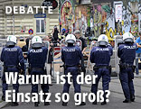 Polizisten vor dem besetzten Haus