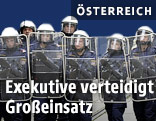 Polizisten in Spezialausr&uuml;stung