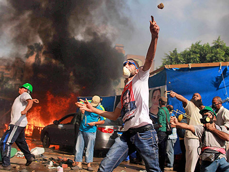 © APA/EPA/Mosaab Elshamy Ausschreitungen am Platz "Rabaa al-Adawija" in Kairo im August 2013