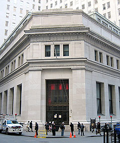 © CC BY-SA 3.0 23 Wall Street