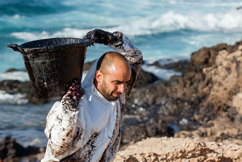 Ölteppich auf Fuerteventura