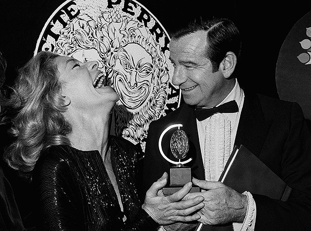 © AP Walter Matthau, Lauren Bacall