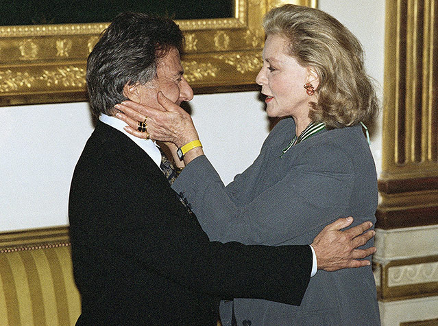 © AP/Michael Lipchitz Dustin Hoffman, Lauren Bacall