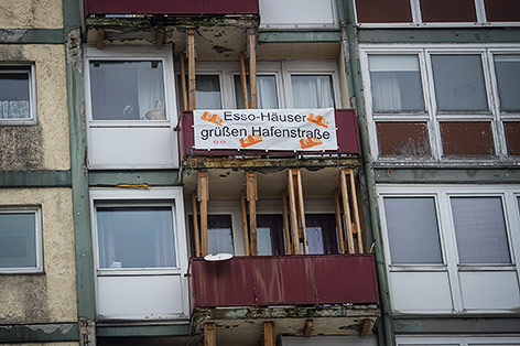 © Corbis Transparent auf der Haussfassade eines "Esso-Hauses"