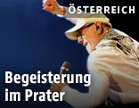 Willi Resetarits alias Dr. Kurt Ostbahn w&auml;hrend eines Konzertes in Wien