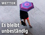 Frau mit Regenschirm