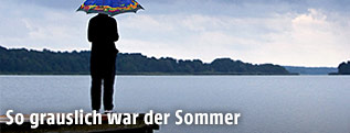 Frau mit Regenschirm