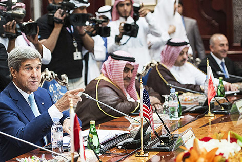 John Kerry auf einer Konferenz in Saudi Arabien
