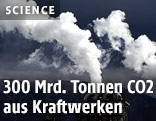 Abgase aus Schornstein einer Fabrik