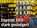 Bierkisten und Fässer