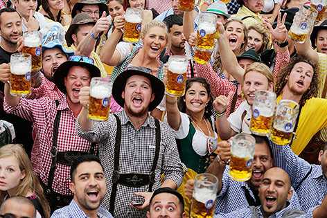 Besucher am Münchner Oktoberfest