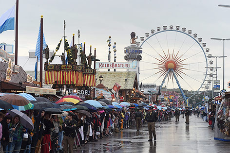 Besucher am Münchner Oktoberfest