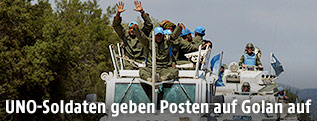 UNO-Blauhelme verlassen in einem Konvoi Syrien auf den Golanhöhen